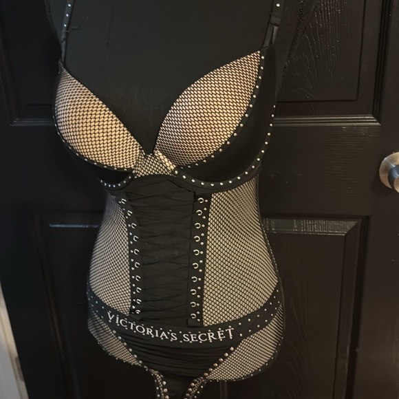 Victoria Secrets Balmain Intimates - Picture 6 of 9